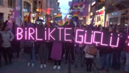 Taksim'de "Feminist Gece Yürüyüşü" Düzenlendi