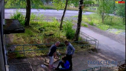 В Нижнем Тагиле в пьяной компании девушке по её просьбе сломали ногу. Суровые тагильские подарки на 8 марта.