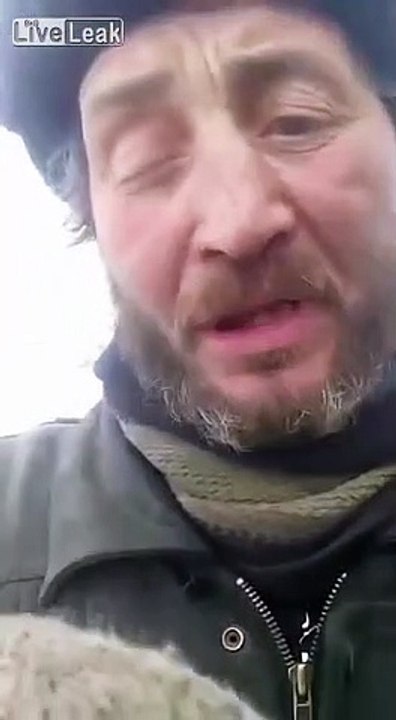 Ce Russe avale une souris vivante ... et il mache ! Trop dégueu !