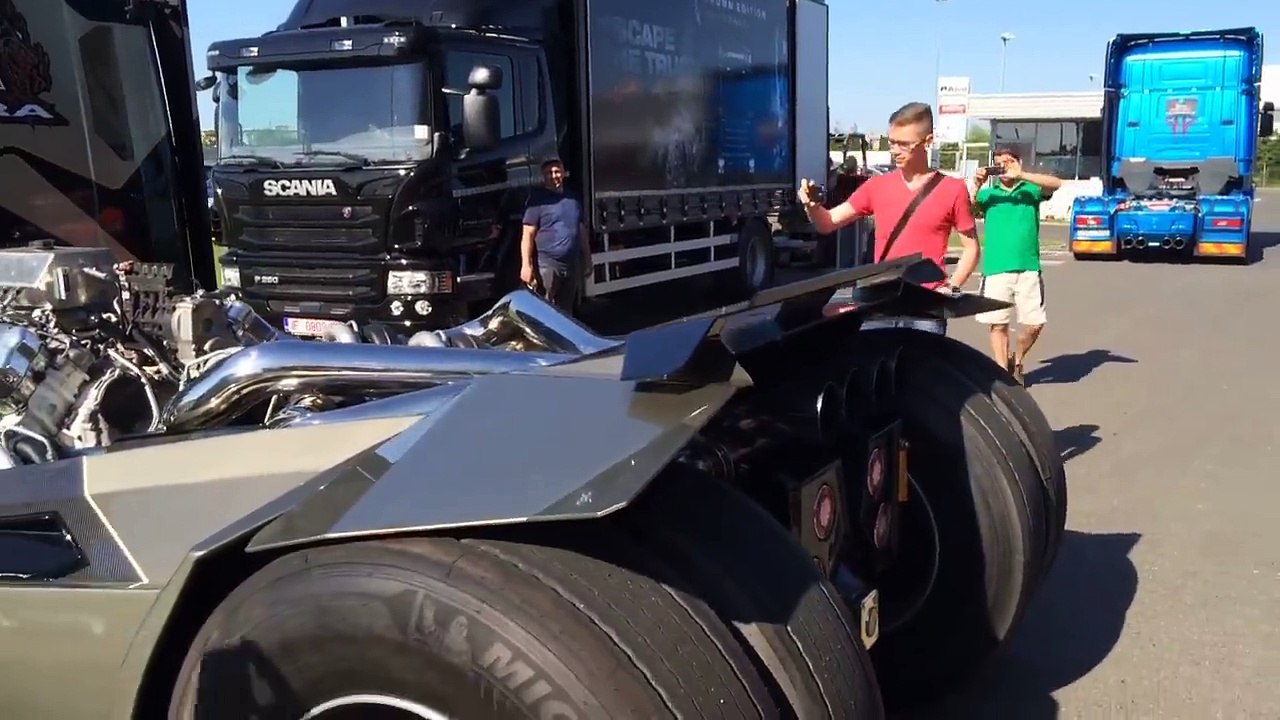 6 turbos hahahaha love to see it drive instead of just revving up