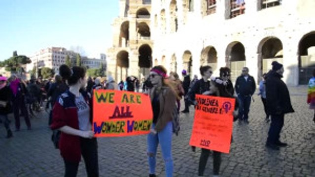 Kadın Hakları Için Yürüyüş Yapıldı