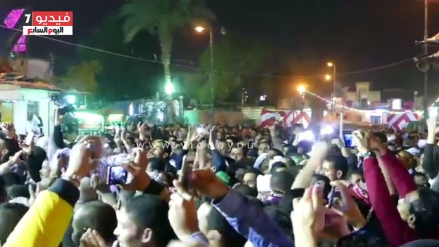 نقيب المنشدين محمود التهامى يبدأ وصلته بالليلة الختامية لمولد السيدة نفيسة