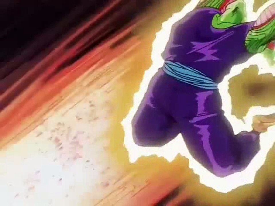 Goku atinge Piccolo Jr com um Super Kamehameha