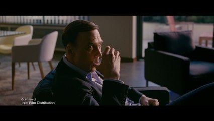 Personal Shopper - Clip - Waiting