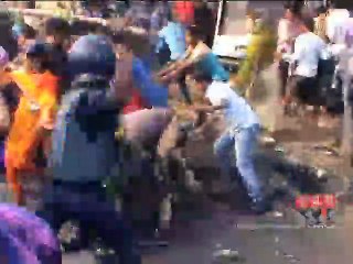 গাজীপুরে বকেয়া বেতন পরিশোধের দাবিতে পোশাক শ্রমিকদের বিক্ষোভ
