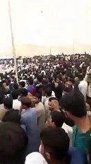 Crowd Start Shouting Slogan ‘Go Nawaz Go’ When PML(N) MNA Nadia Aziz Comes To The Stage