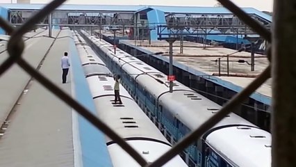 [MP4 720p] OMG!! SHOCKING LIVE VIRAL VIDEO INDIAN RAILWAY TRAIN ACCIDENT ELECTRIC SHOCK