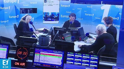 Emmanuel Macron tente de ne pas perdre l'équilibre