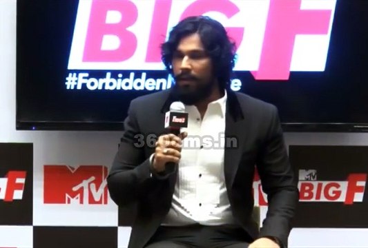 Randeep Hooda's AMAZING REACTION On Trolling Gurmehar Kaur- Must Watch Video!