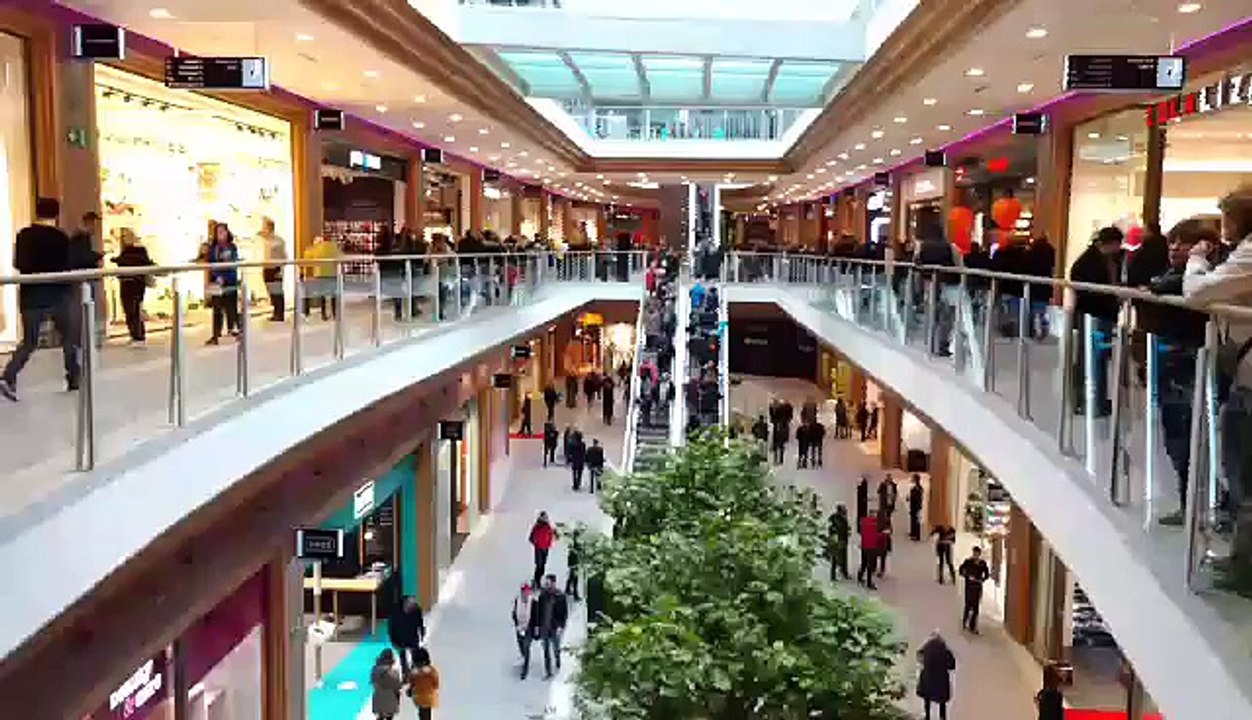 Les gens se pressaient à l'ouverture des portes de Rive Gauche à Charleroi - 4