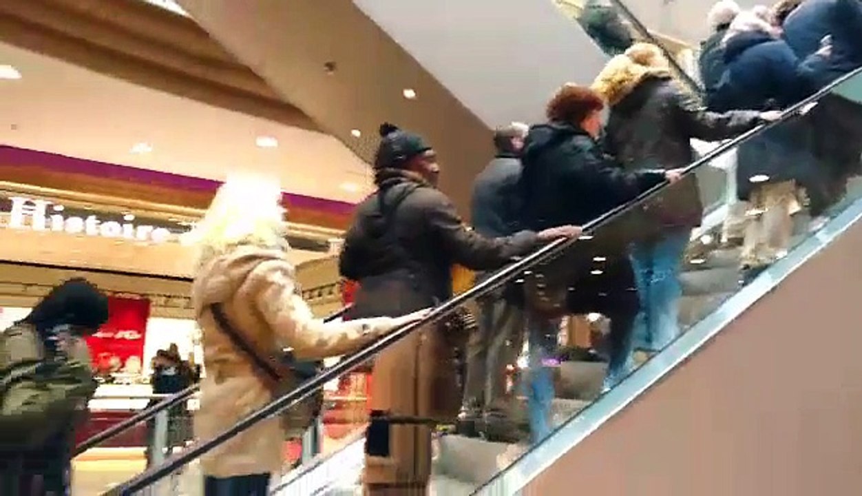 Les gens se pressaient à l'ouverture des portes de Rive Gauche à Charleroi - 4