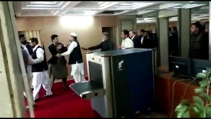 Footage: PMLN, PTI brawl during NA session