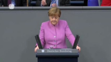 Merkel: Türk Politikacılar Almanya'da Konuşabilir