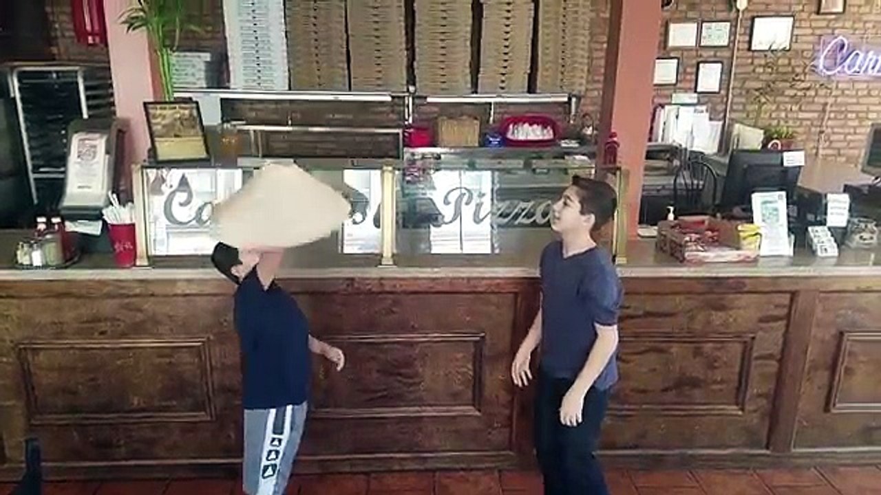 Ces deux bambins sont les plus jeunes pizzaïolos du monde et ils vont vous laisser sans voix !