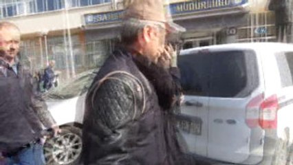 Genç Kadın, Fetö'den Tutuklu Babasına Cep Telefonu Parçası Götürürken Yakalandı