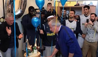 Fenebahçe erkek basketbol takımından Obradovic'e sürpriz doğum günü