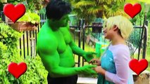 Hulk Se Convierte En Bromista Hulk? w/ Spiderman, Congelados Elsa, Señora Hulk, Rosa Spidergirl y Dulces :