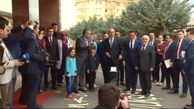 Bakan Çavuşoğlu: Wilders Gibi Faşistlere Pabuç Bırakmayız