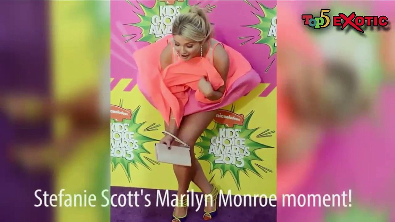 25 Sexiest Celebrity Wardrobe Malfunctions Ever