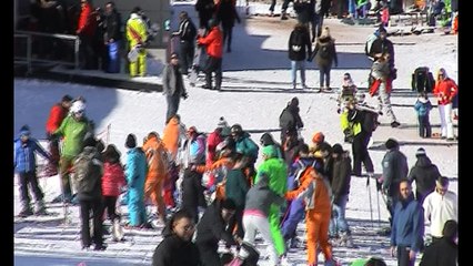 Κατάμεστο από κόσμο το Χιονοδρομικό Κέντρο Παρνασσού