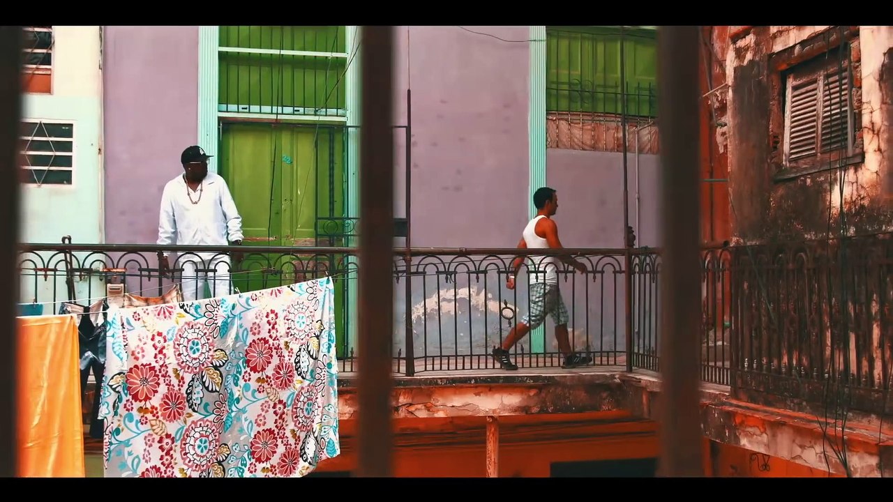 El Micha - No Me Calientes (Official Video)