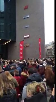 Vidéo impressionnante de la foule qui rentre dans Rive Gauche à Charleroi à l'ouverture des portes