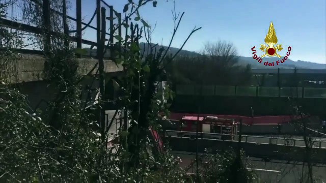 Ancona: crolla ponte su A14, le riprese dei Vigili del Fuoco
