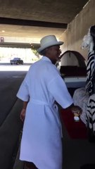 Ce sans-abri s'est construit un appart en plein air avec Jacuzzi !