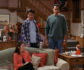 Szeretünk Raymond!  S03 25 Robert Visszaköltözik