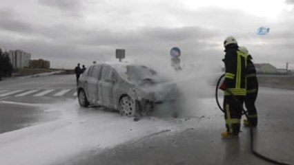 Seyir Halindeki Otomobil Alev Alev Yandı