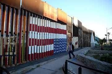 US hails '40% drop' in illegal immigrants from Mexico
