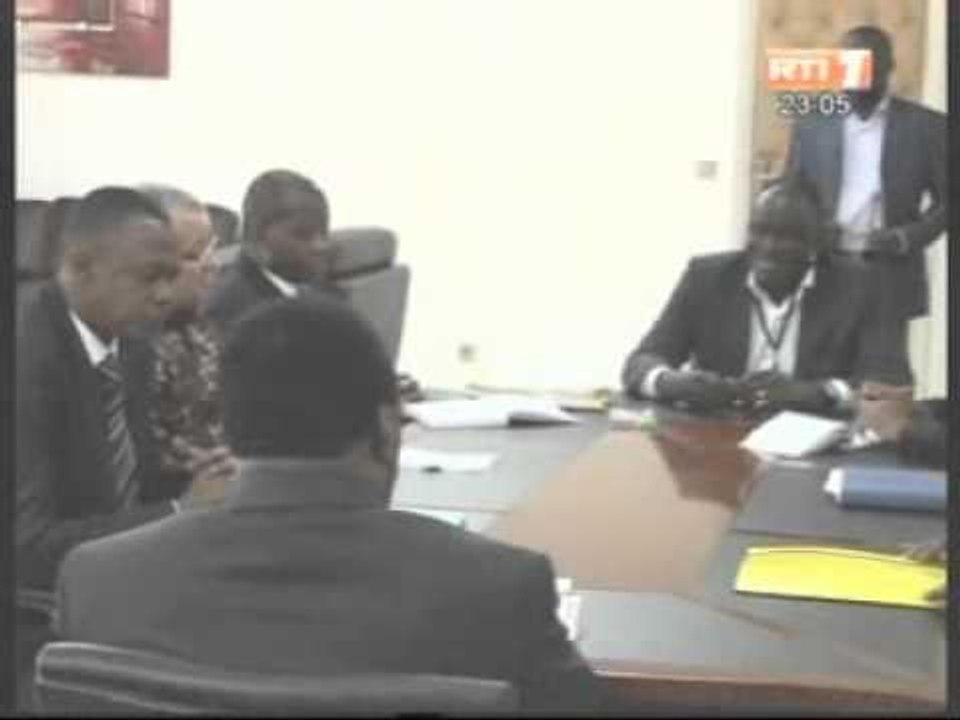 Séance de travail du président de la CEI et une délégation de l'ONUCI