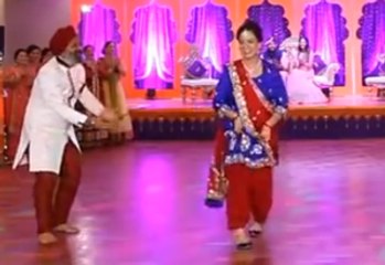 indian wedding Dance Performance by Friends & Parents 2017 || PUNJABI WEDDING DANCE