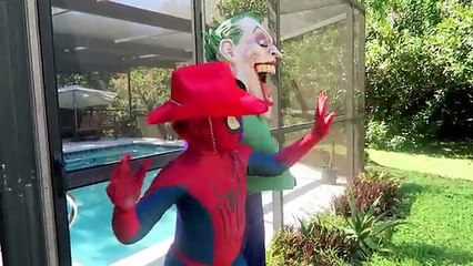 Spiderman Kisses Jasmine Spiderman vs Joker Magic Carpet Pizza Party Disney Princess