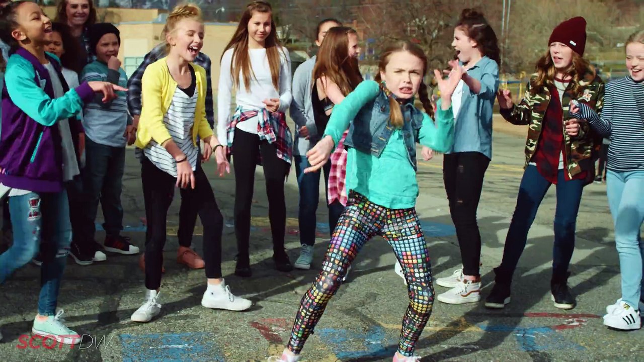 GRADE SCHOOL DANCE BATTLE! BOYS VS GIRLS!