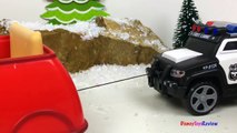 FAST LANE ACTION WHEELS AMBULANCE AND POLICE CRUISER STORY WITH GEORGE PIG AND SANTA CLAUS -UNBOXING-uqCR
