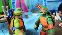 Ninja Turtles Donatello Builds MetalHead! Part 1- Mikey Uses Him To Do Chores! - TMNT Toys-Lj