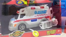 FAST LANE ACTION WHEELS AMBULANCE AND POLICE CRUISER STORY WITH GEORGE PIG AND SANTA CLAUS -UNBOXING-uqCRnr