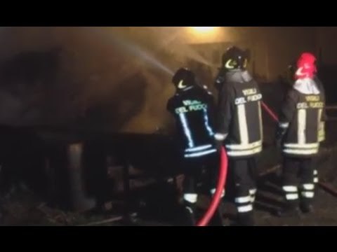 Pace del Mela (ME) - Incendio in un rudere: brucia materiale edile (01.03.17)