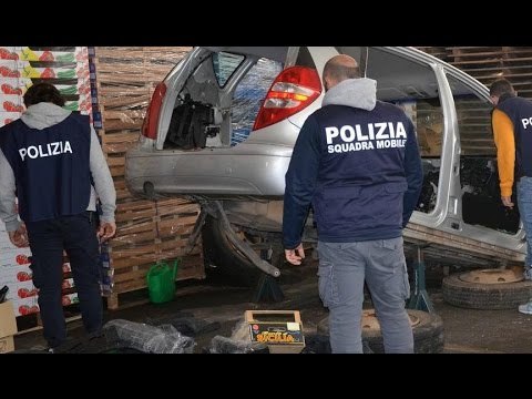 Vittoria (RG) - Auto rubate in azienda ortofrutticola (02.03.17)
