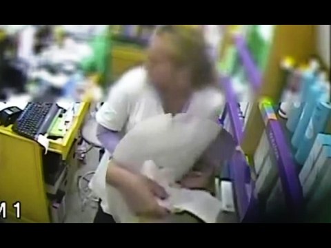 Santa Maria CV (CE) - Rubava soldi e cosmetici in farmacia, arrestata dipendente (17.02.17)