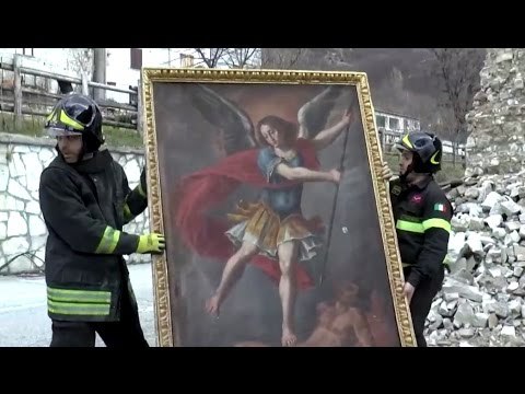 Casali di Ussita (MC) - Terremoto, recupero opere in chiesa Santi Vincenzo e Anastasio (02.03.17)