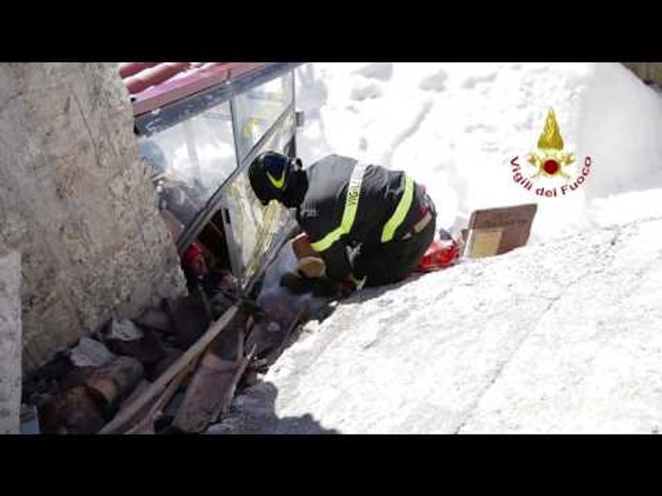 Castelluccio di Norcia (PG) - Terremoto, recupero beni personali -2- (24.02.17)