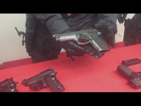 Bari - Sequestrato arsenale del clan Strisciuglio, due arresti (17.02.17)