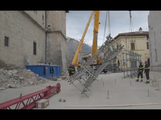 Video herunterladen: Norcia (PG) - Terremoto, copertura campanile cattedrale S.Maria Argentea (18.02.17)