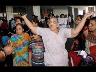 Neapl earthquake: People looting relief trucks in Nepal