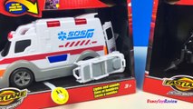 FAST LANE ACTION WHEELS AMBULANCE AND POLICE CRUISER STORY WITH GEORGE PIG AND SANTA CLAUS -UNBOXING-uqC