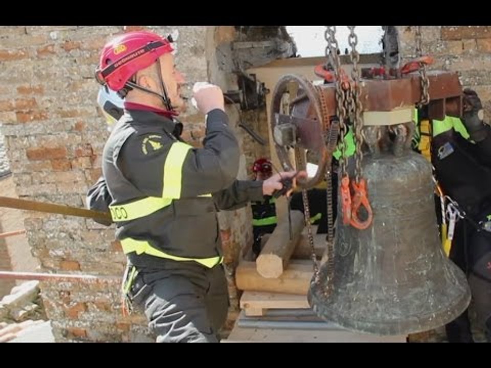 Macerata - Terremoto, recupero campane Santuario Maria delle Vergini (01.03.17)