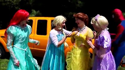 Spiderman & Frozen Elsa vs Poison Ivy! w/ Pink Spidergirl Mermaid, Maleficent Joker Superm