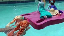 Lifeguard RESCUES toddler ANNA ! Cute bird around! Diving - Playing - Splash - Swim - Toddler ELSA-Bz9